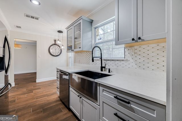 6 Jasmine Court, Savannah, GA 31406