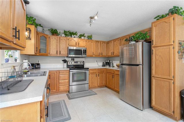 247 Twin Hill Road, Clemmons, NC 27012