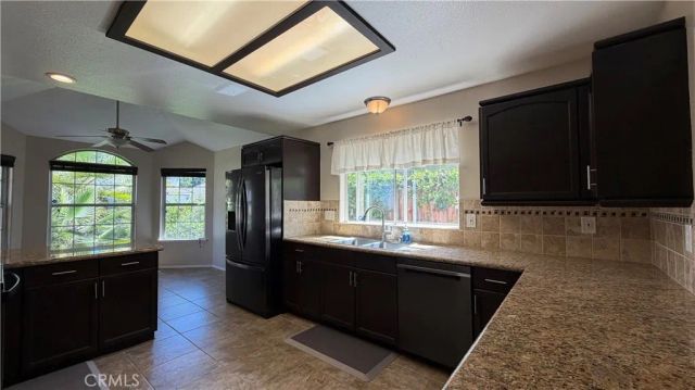 1145 E Woodhaven Lane, Fresno, CA 93720