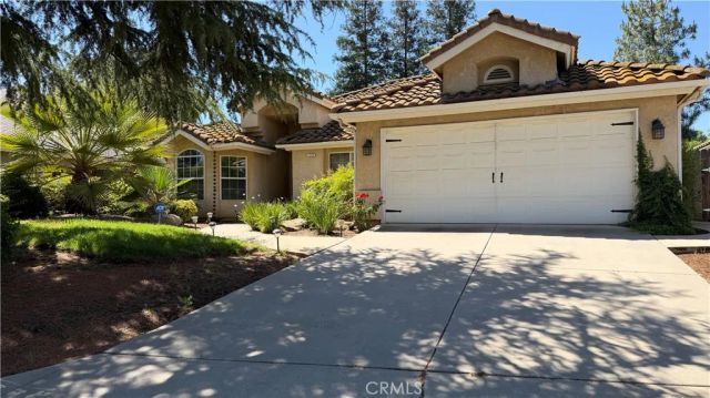 1145 E Woodhaven Lane, Fresno, CA 93720