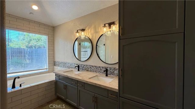 1145 E Woodhaven Lane, Fresno, CA 93720