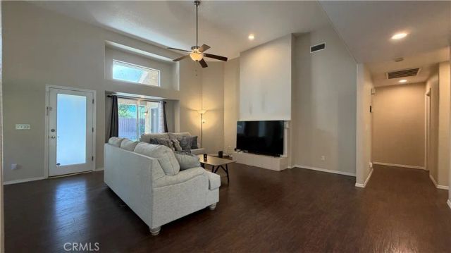1145 E Woodhaven Lane, Fresno, CA 93720