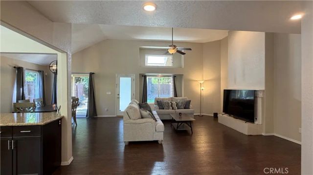 1145 E Woodhaven Lane, Fresno, CA 93720