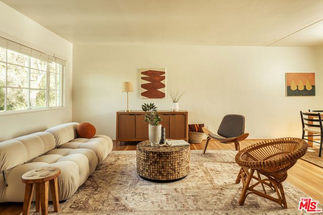 5589 Village, Los Angeles, CA 90016