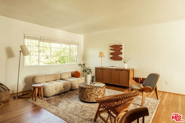 5589 Village, Los Angeles, CA 90016
