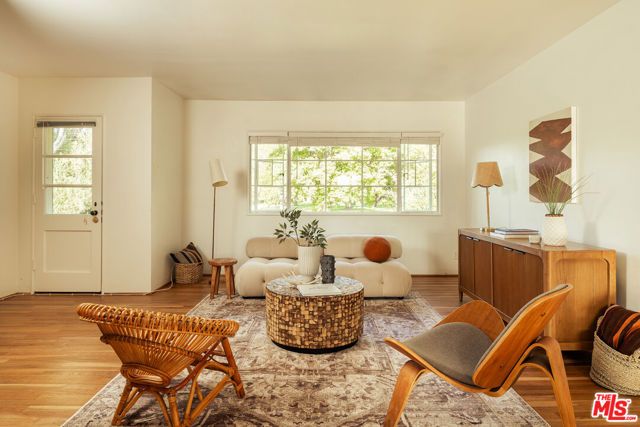 5589 Village, Los Angeles, CA 90016