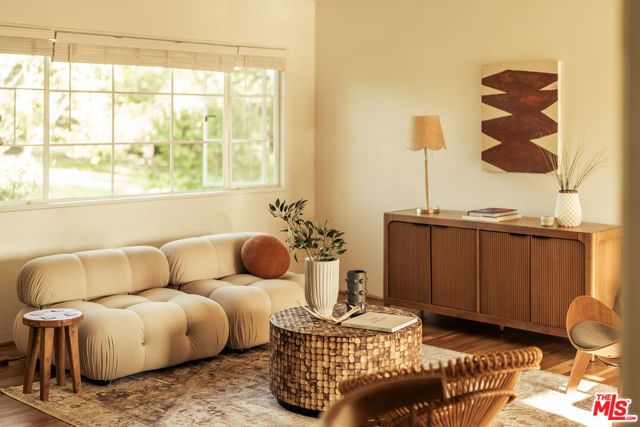 5589 Village, Los Angeles, CA 90016