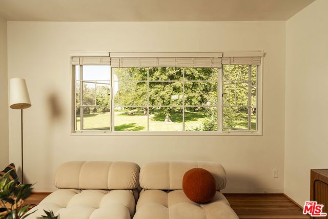 5589 Village, Los Angeles, CA 90016