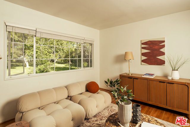 5589 Village, Los Angeles, CA 90016