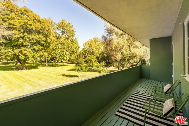5589 Village, Los Angeles, CA 90016