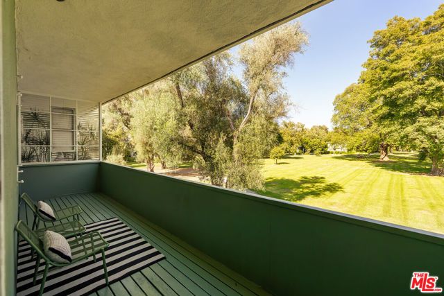 5589 Village, Los Angeles, CA 90016