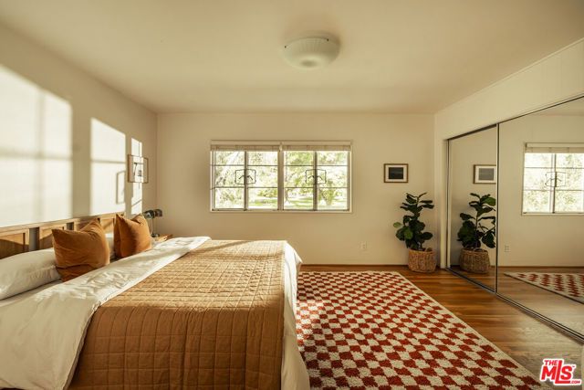 5589 Village, Los Angeles, CA 90016