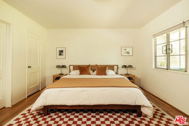 5589 Village, Los Angeles, CA 90016
