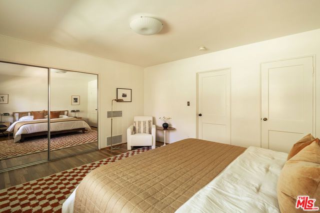 5589 Village, Los Angeles, CA 90016