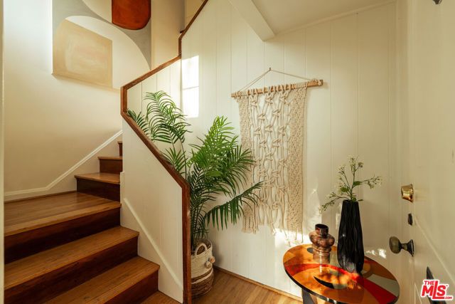5589 Village, Los Angeles, CA 90016