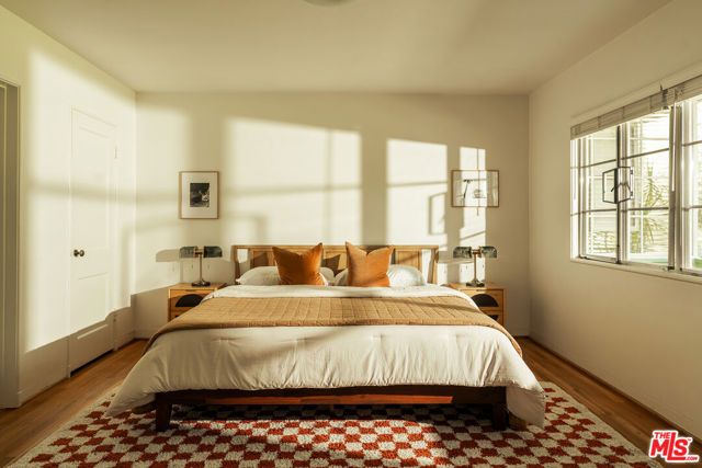 5589 Village, Los Angeles, CA 90016