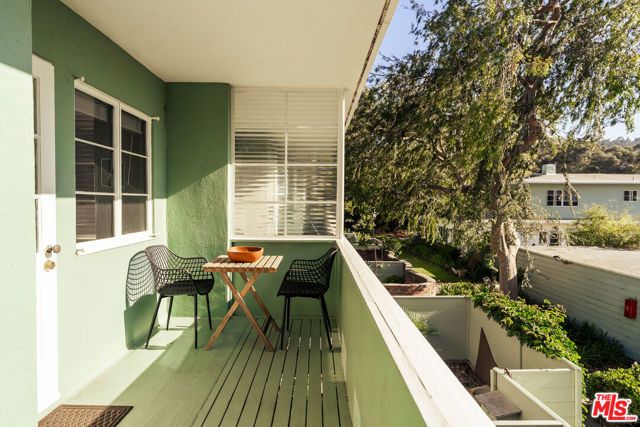 5589 Village, Los Angeles, CA 90016