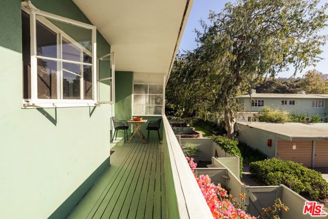 5589 Village, Los Angeles, CA 90016