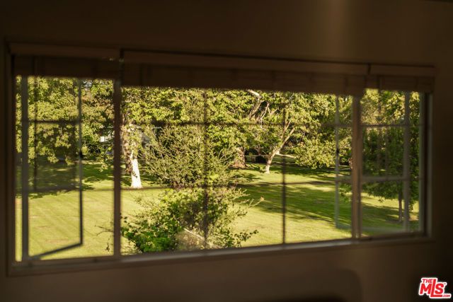 5589 Village, Los Angeles, CA 90016