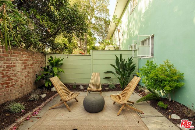 5589 Village, Los Angeles, CA 90016