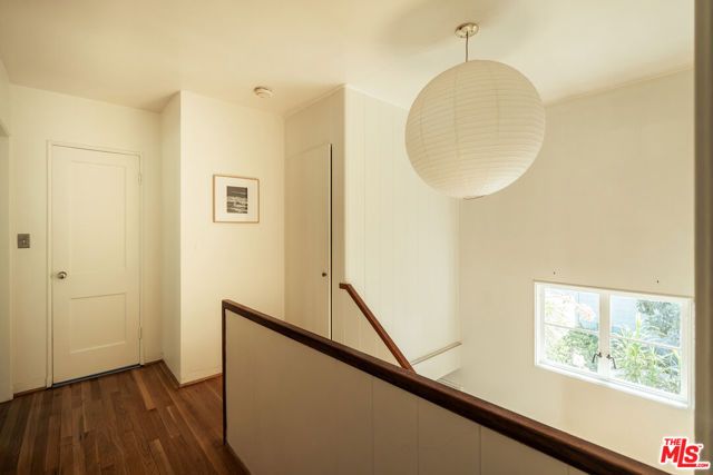 5589 Village, Los Angeles, CA 90016
