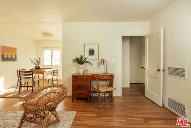 5589 Village, Los Angeles, CA 90016