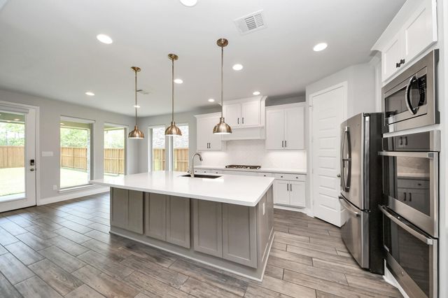 28045 Woodland Bend Way, Spring, TX 77386