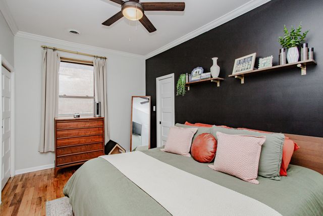 1050 W Byron Street 2W, Chicago, IL 60613