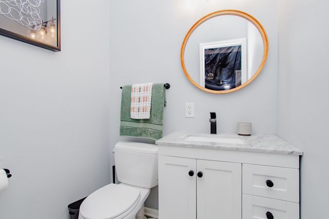 1050 W Byron Street 2W, Chicago, IL 60613