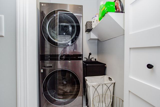 1050 W Byron Street 2W, Chicago, IL 60613