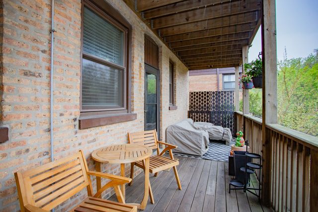 1050 W Byron Street 2W, Chicago, IL 60613