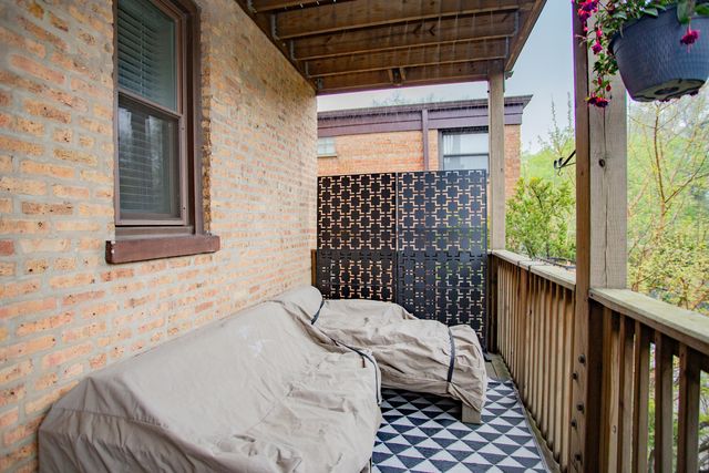 1050 W Byron Street 2W, Chicago, IL 60613