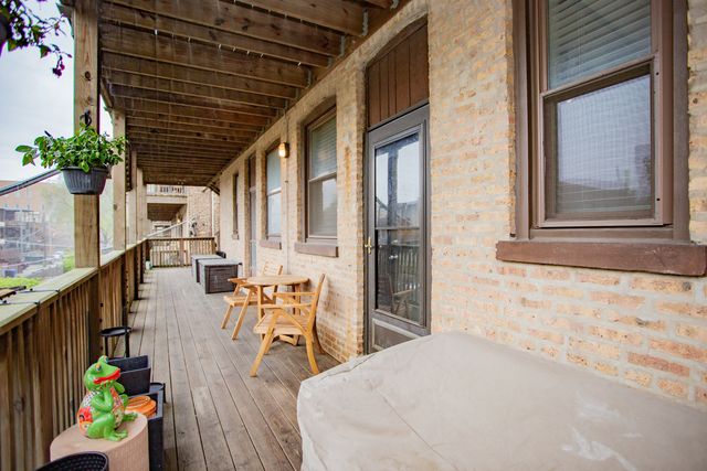 1050 W Byron Street 2W, Chicago, IL 60613