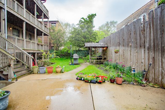 1050 W Byron Street 2W, Chicago, IL 60613