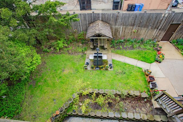 1050 W Byron Street 2W, Chicago, IL 60613