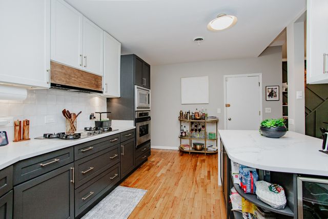 1050 W Byron Street 2W, Chicago, IL 60613