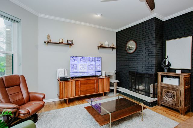 1050 W Byron Street 2W, Chicago, IL 60613