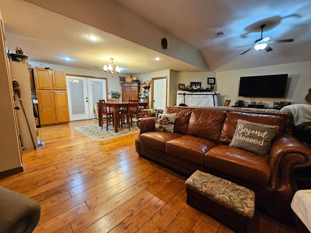 8233 Alamo Lane, Seneca, MO 64865