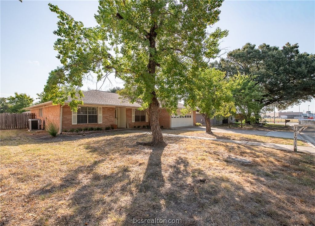 1819 Leona Drive, College Station, TX 77840 — photo 3