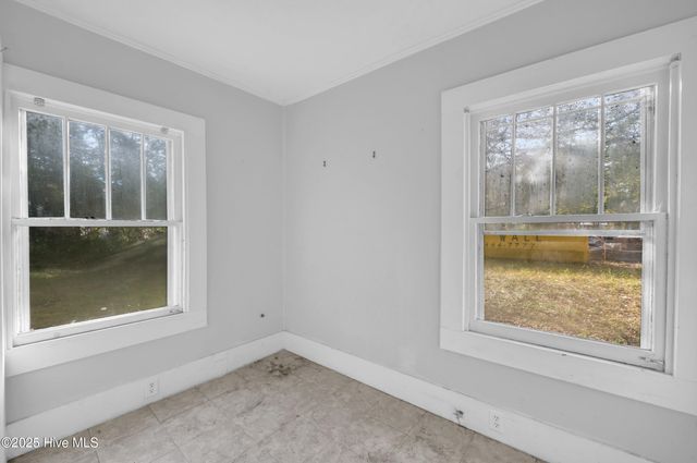 610 N Caswell Avenue, Southport, NC 28461