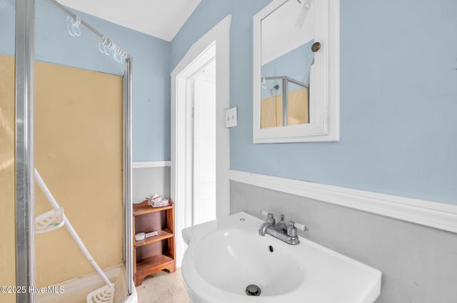 610 N Caswell Avenue, Southport, NC 28461