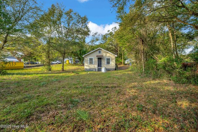 610 N Caswell Avenue, Southport, NC 28461