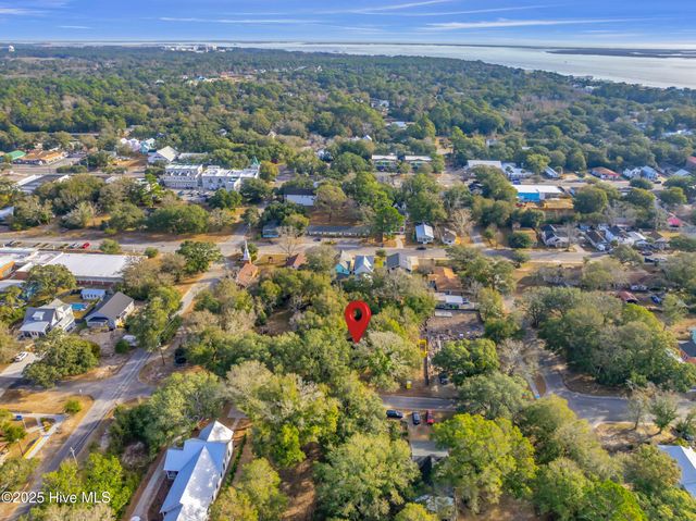 610 N Caswell Avenue, Southport, NC 28461