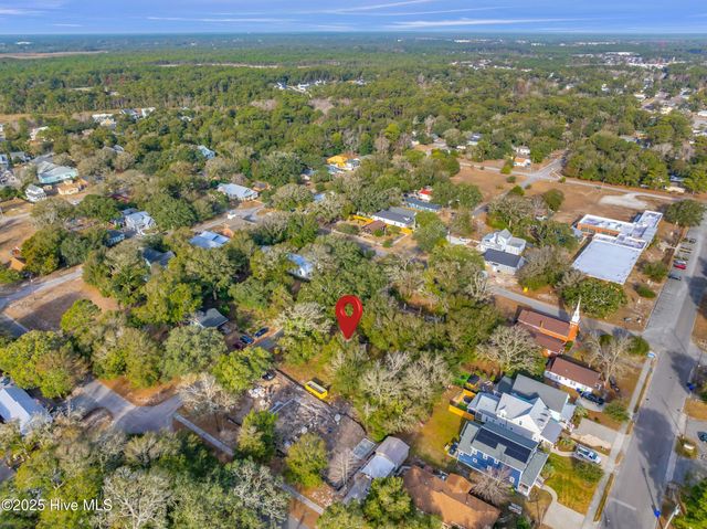 610 N Caswell Avenue, Southport, NC 28461