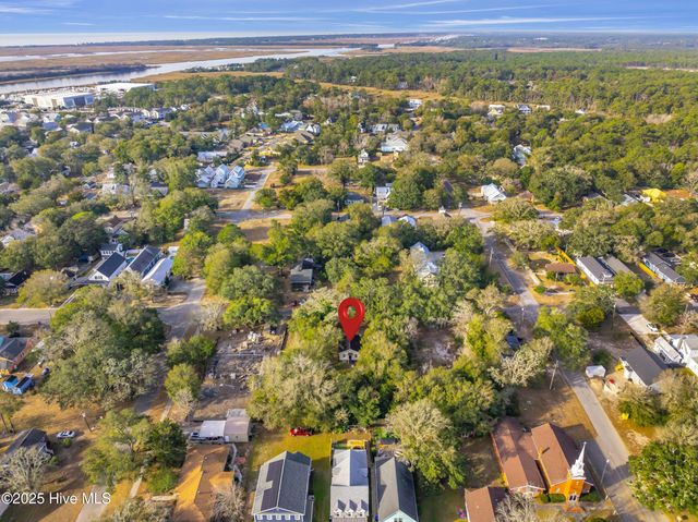 610 N Caswell Avenue, Southport, NC 28461