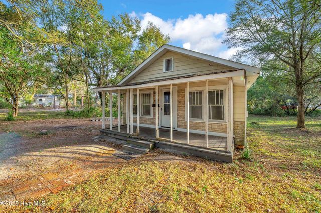 610 N Caswell Avenue, Southport, NC 28461