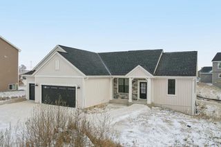 660 Lambert DRIVE, Slinger, WI 53086