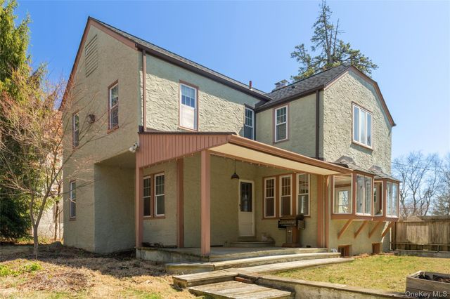 5 Rutgers Place, Hartsdale, NY 10530