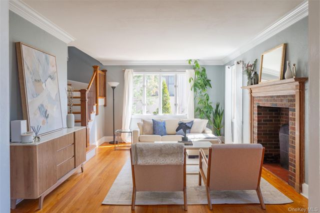 5 Rutgers Place, Hartsdale, NY 10530