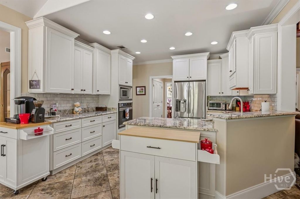 Image 12 of property listing at 230 Windsong Drive, Richmond Hill, GA 31324